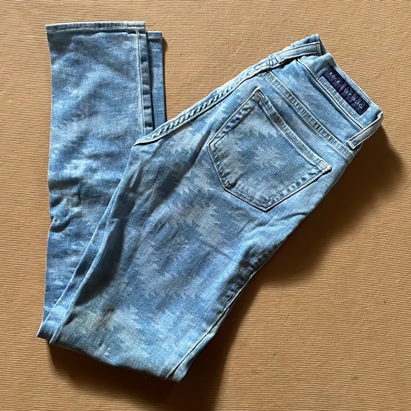 Rock & Republic Aztec Print Jeans - Picture 3 of 9